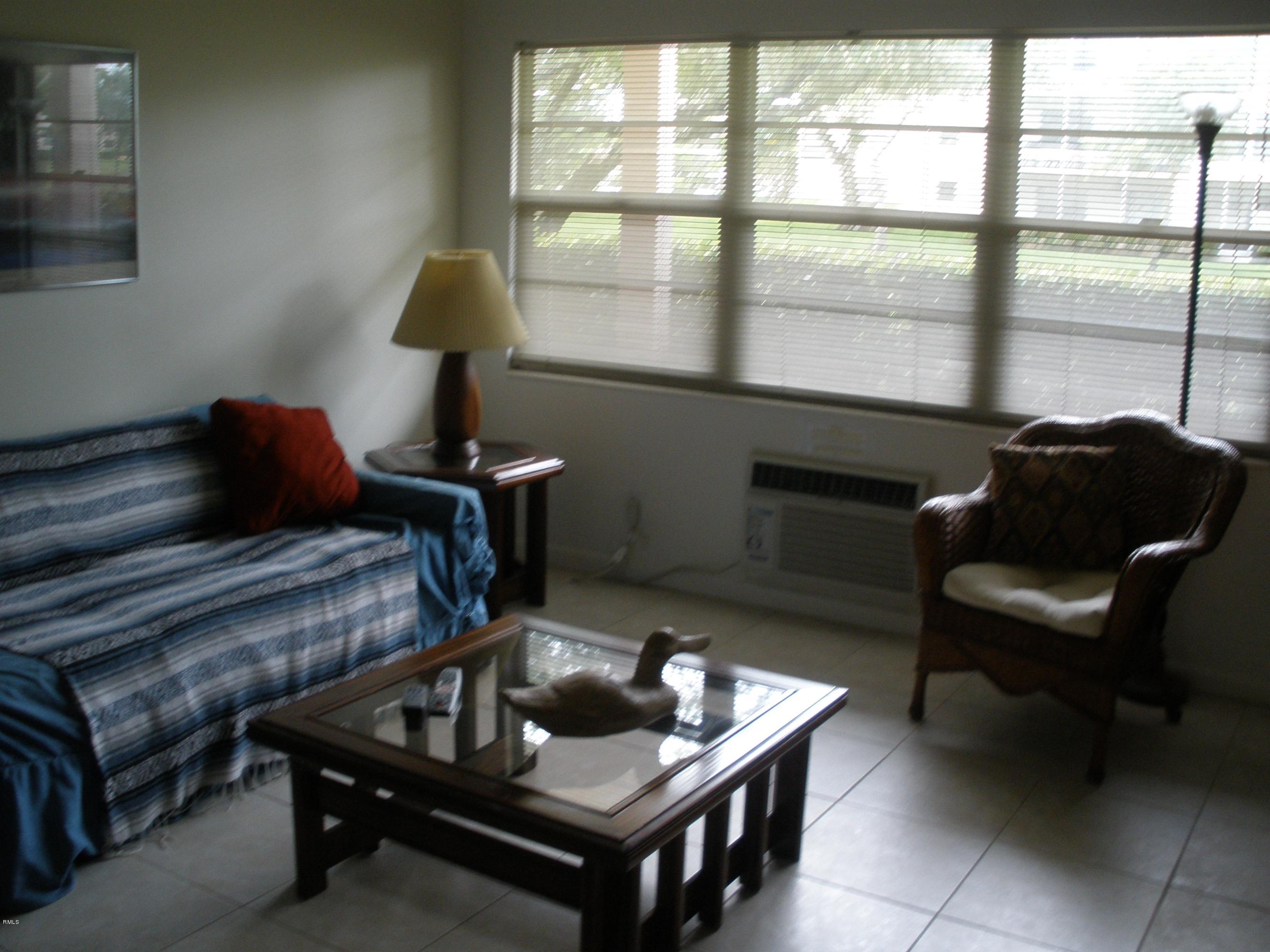 469 Mansfield F, Unit L Boca Raton, FL 33434 - Photo 3 of 9 Living Room