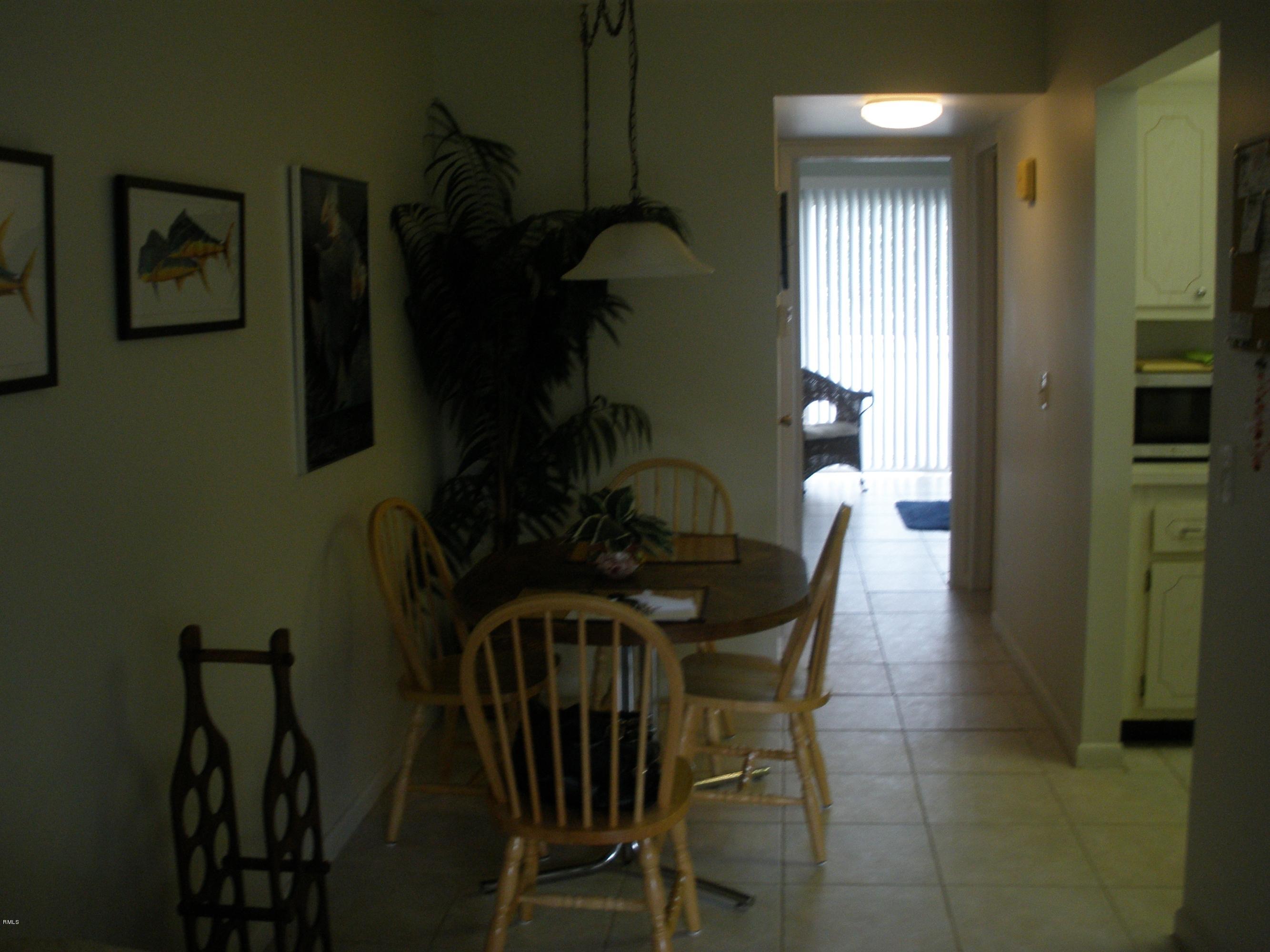 469 Mansfield F, Unit L Boca Raton, FL 33434 - Photo 5 of 9 Dining Area