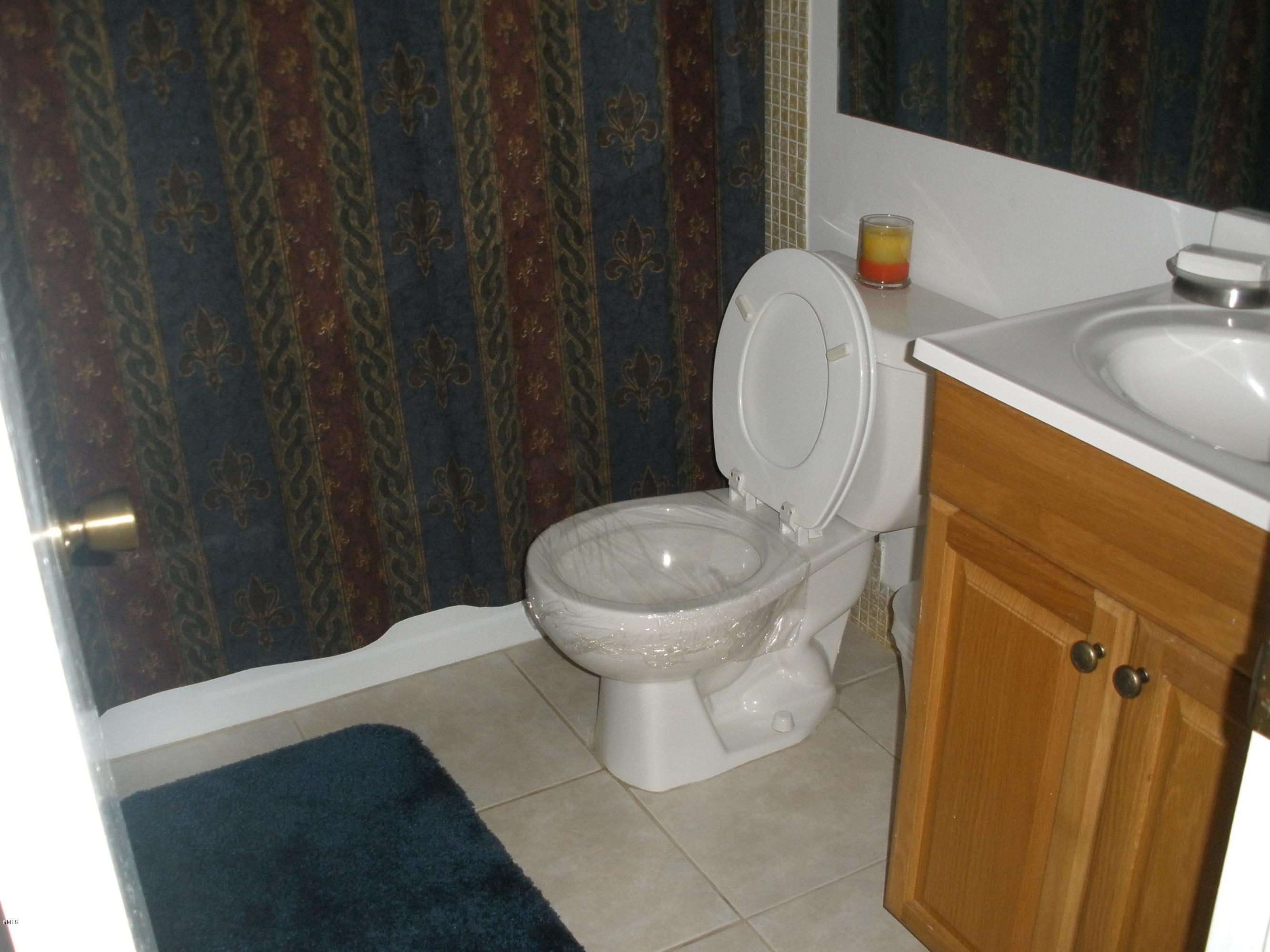 469 Mansfield F, Unit L Boca Raton, FL 33434 - Photo 6 of 9 Bath