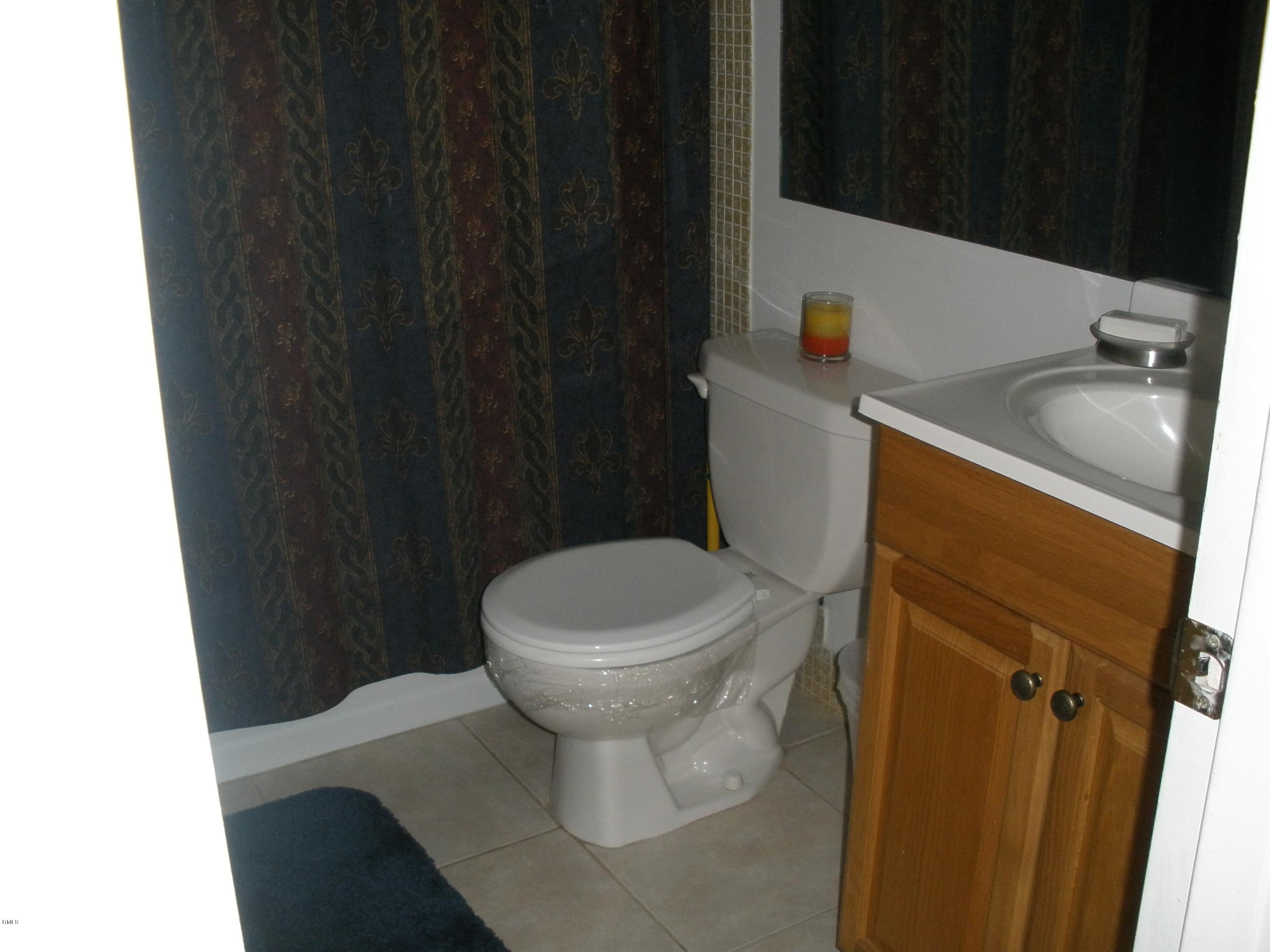 469 Mansfield F, Unit L Boca Raton, FL 33434 - Photo 7 of 9 Bath