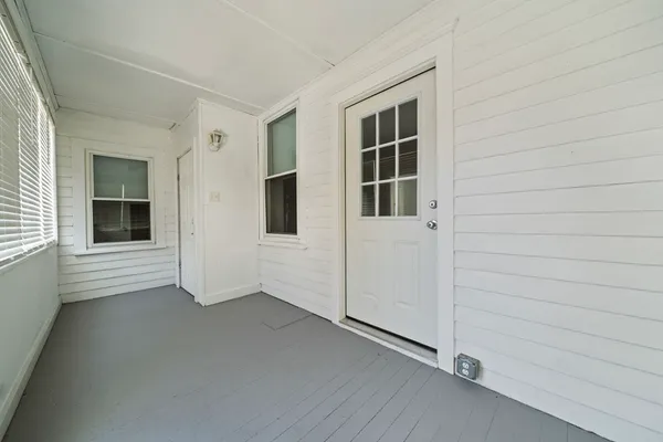 $2,550 | 99 Montvale Avenue, Unit 1, Woburn, MA 01801