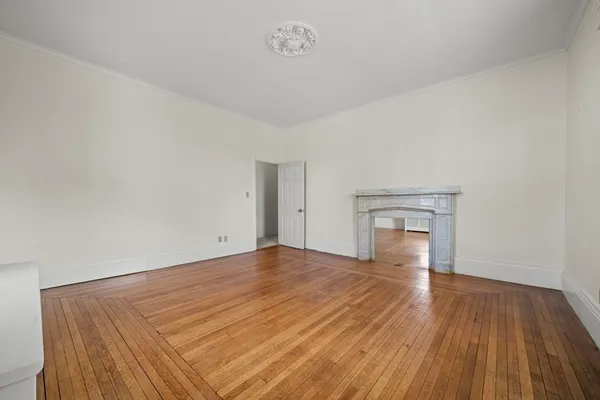 $2,550 | 99 Montvale Avenue, Unit 1, Woburn, MA 01801