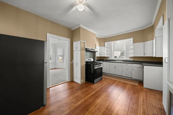 $2,550 | 99 Montvale Avenue, Unit 1, Woburn, MA 01801