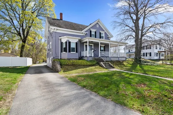 $2,550 | 99 Montvale Avenue, Unit 1, Woburn, MA 01801