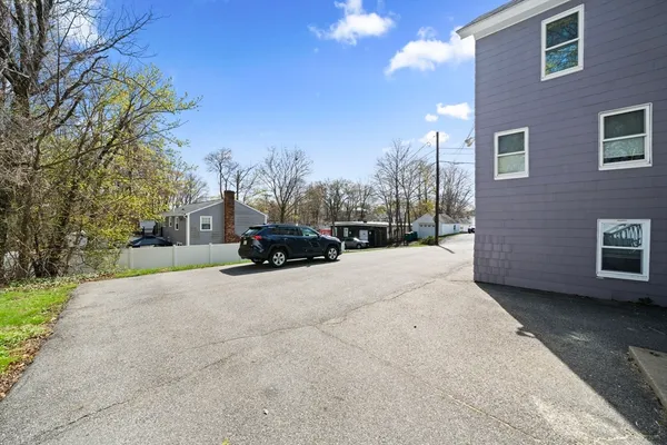 $2,550 | 99 Montvale Avenue, Unit 1, Woburn, MA 01801