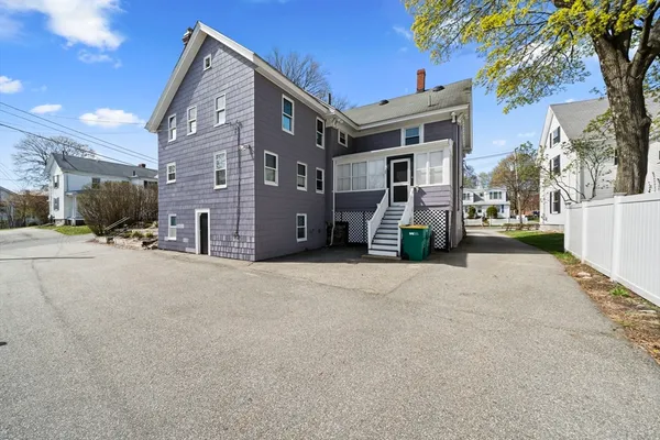 $2,550 | 99 Montvale Avenue, Unit 1, Woburn, MA 01801