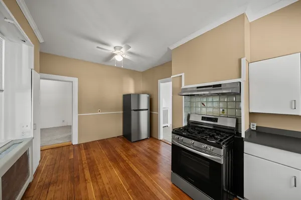 $2,550 | 99 Montvale Avenue, Unit 1, Woburn, MA 01801