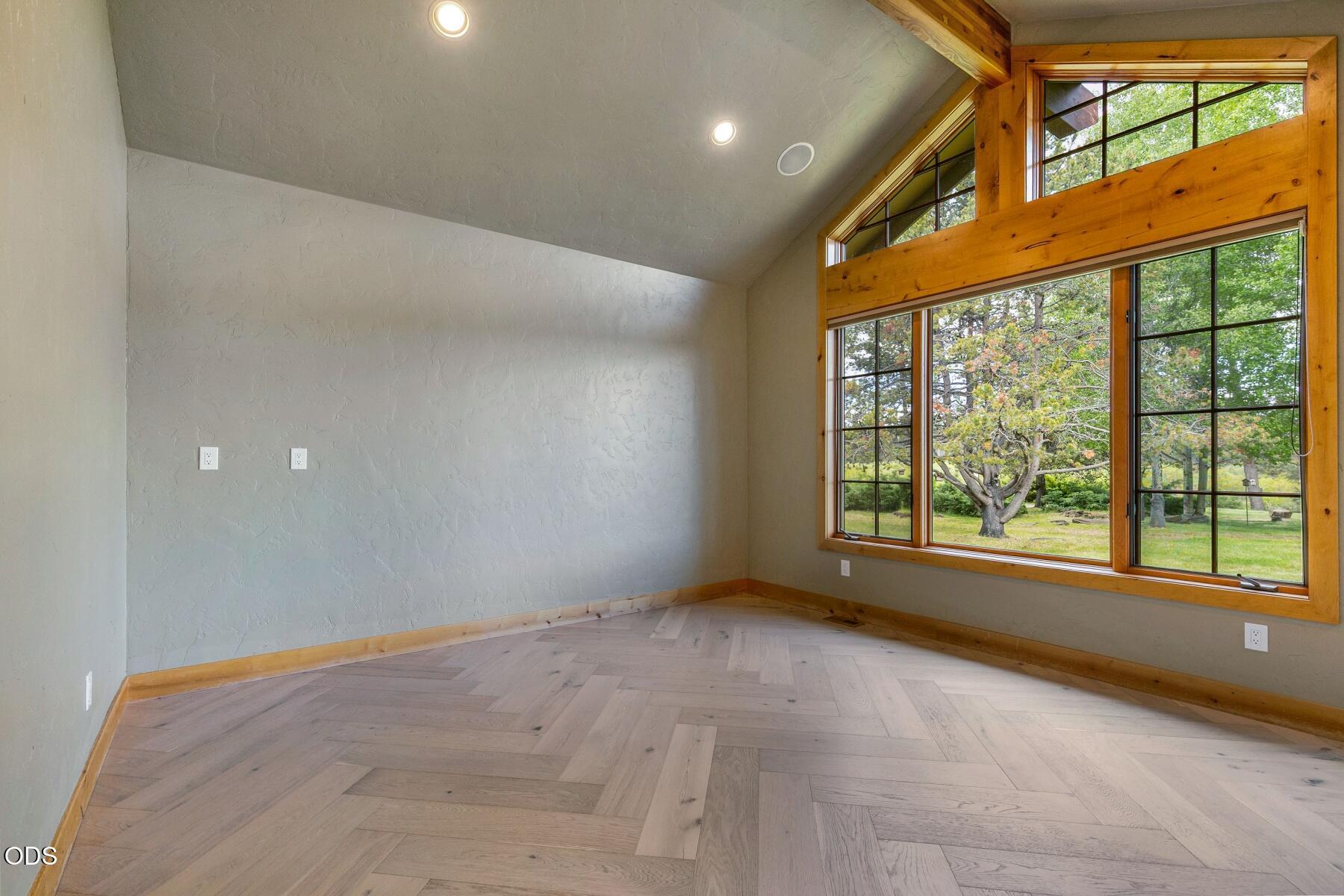 55383 Huntington Road Bend, OR 97707 - Photo 17 of 47