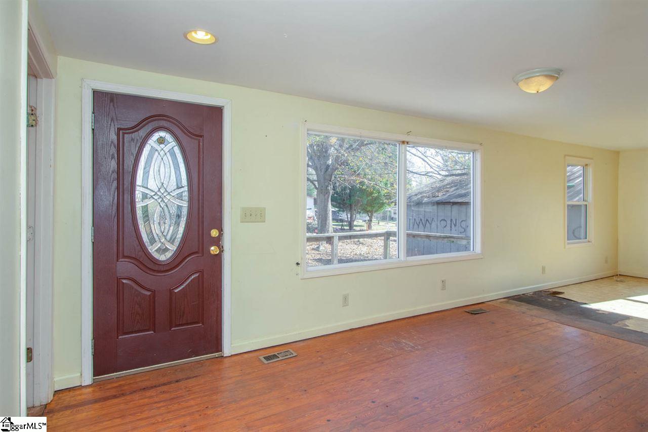 200 Summit Street Seneca, SC 29678 - Photo 2 of 17