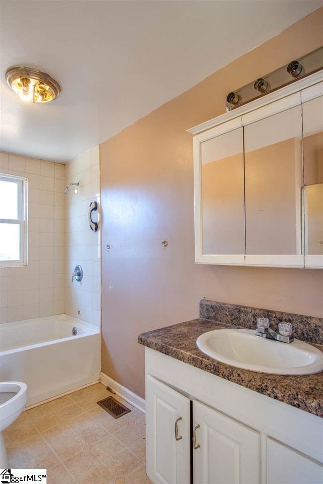 200 Summit Street Seneca, SC 29678 - Photo 8 of 17