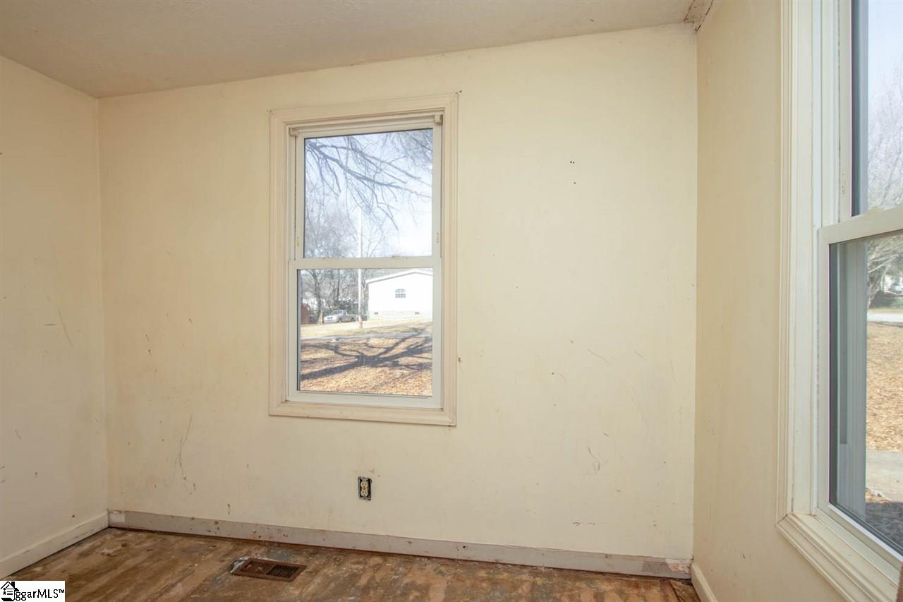 200 Summit Street Seneca, SC 29678 - Photo 9 of 17