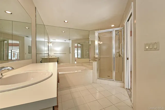 $729,000 | 104 Lakebridge Drive North, Kings Park, NY 11754