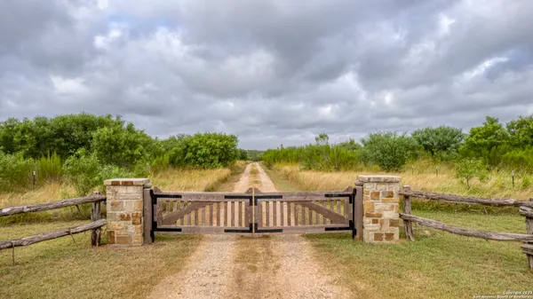 $2,499,000 | 2538 County Road 223, Floresville, TX 78114