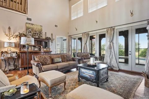 $2,595,000 | 2538 County Road 223, Floresville, TX 78114