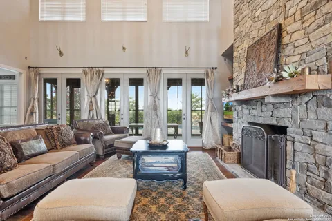 $2,595,000 | 2538 County Road 223, Floresville, TX 78114