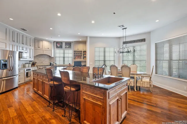 $2,595,000 | 2538 County Road 223, Floresville, TX 78114