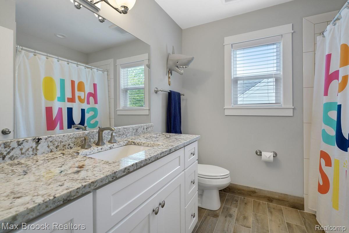 3420 Chester Road Royal Oak, MI 48073 - Photo 17 of 24 dsc04075-dsc04077.jpg
