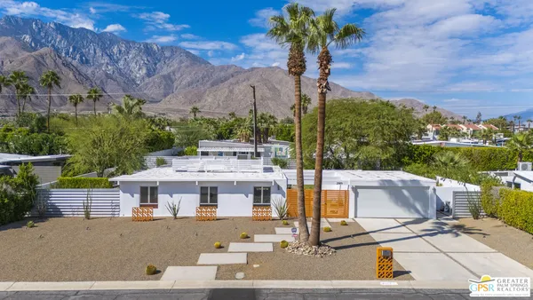$1,075,000 | 2889 North Davis Way, Palm Springs, CA 92262