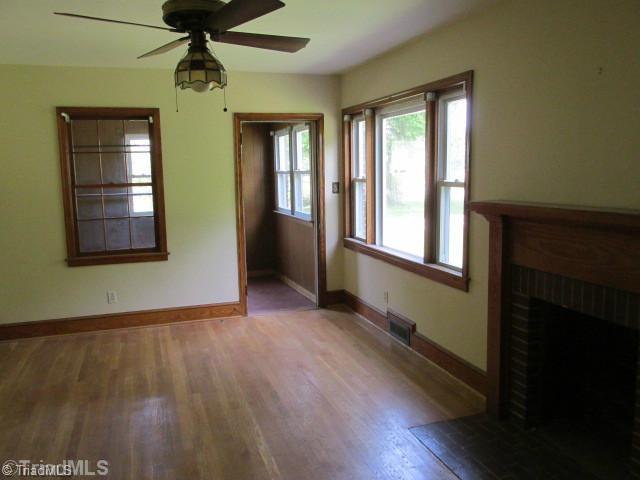 2660 Darrow Road Walkertown, NC 27051 - Photo 14 of 16 Den/Family/Great Room.