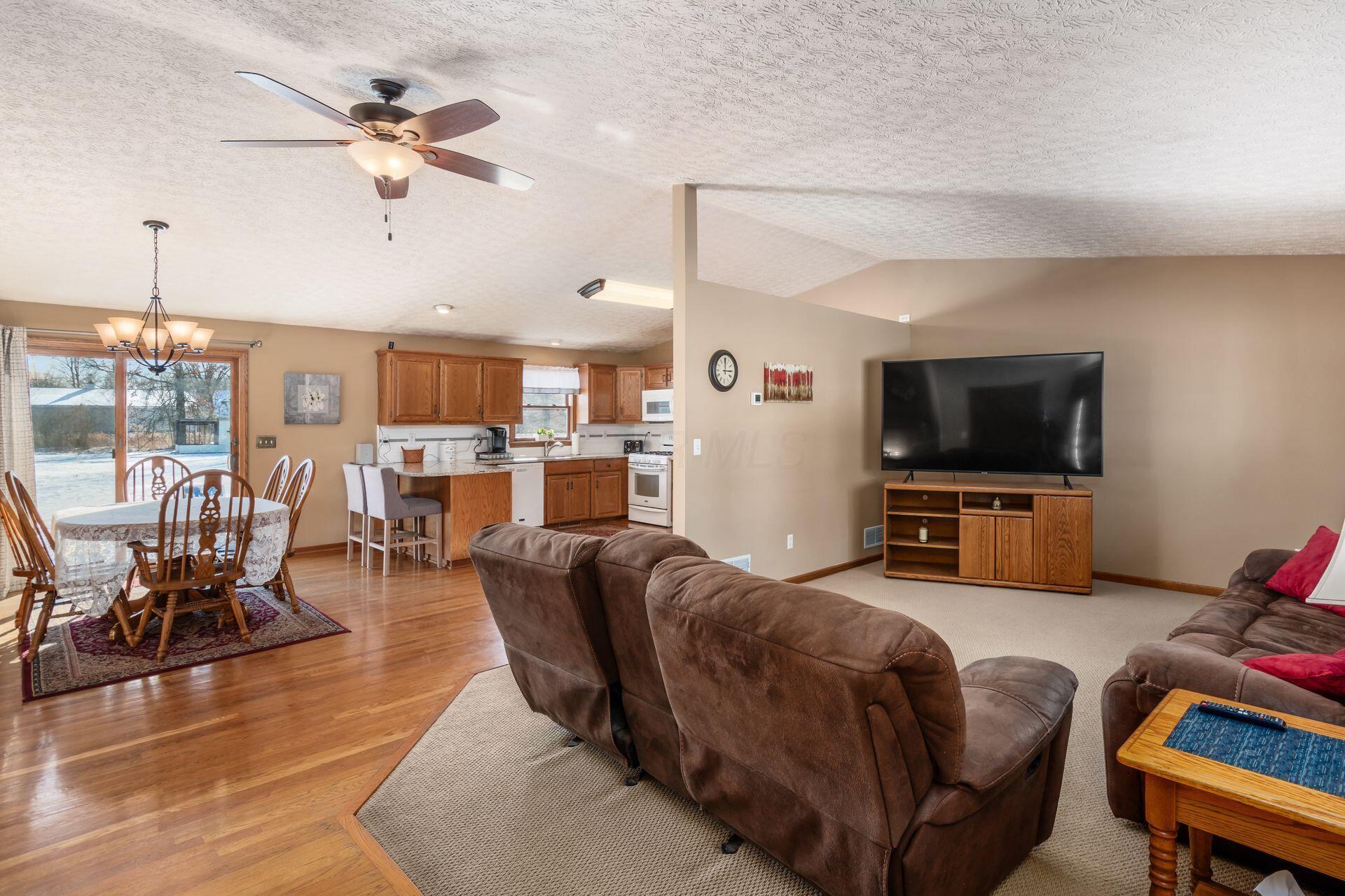 10862 Center Village Road Galena, OH 43021 - Photo 5 of 40 Spacious and high ceiling