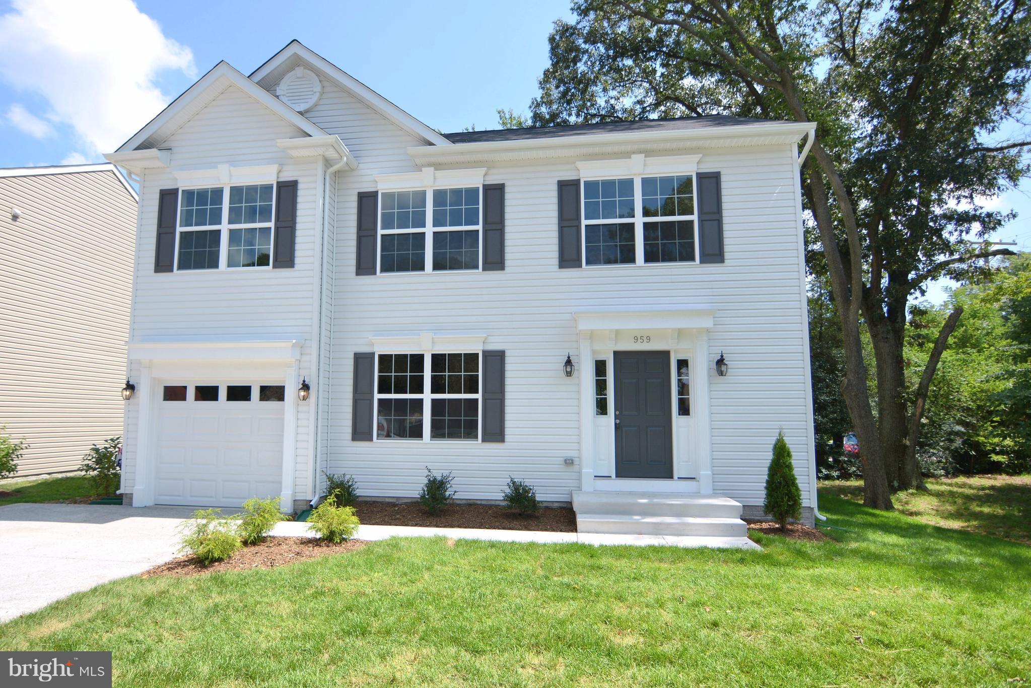 959 Point Pleasant Road Glen Burnie, MD 21060 - Photo 1 of 30 Exterior (Front)