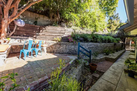 a view of an outdoor space