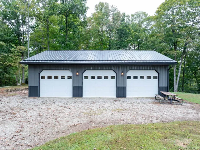 $329,900 | 9045 East Pine Road, Bloomfield, IN 47424