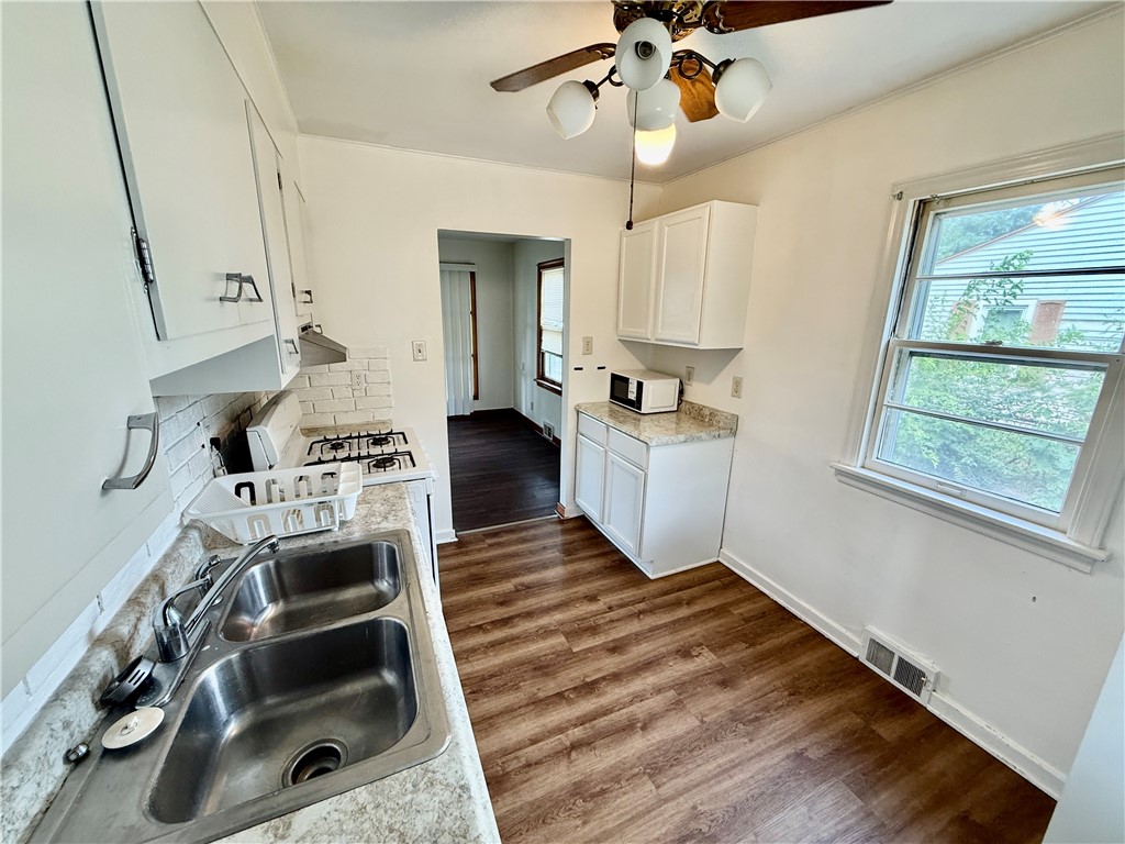 1120 North Oakcrest Avenue Decatur, IL 62522 - Photo 3 of 15