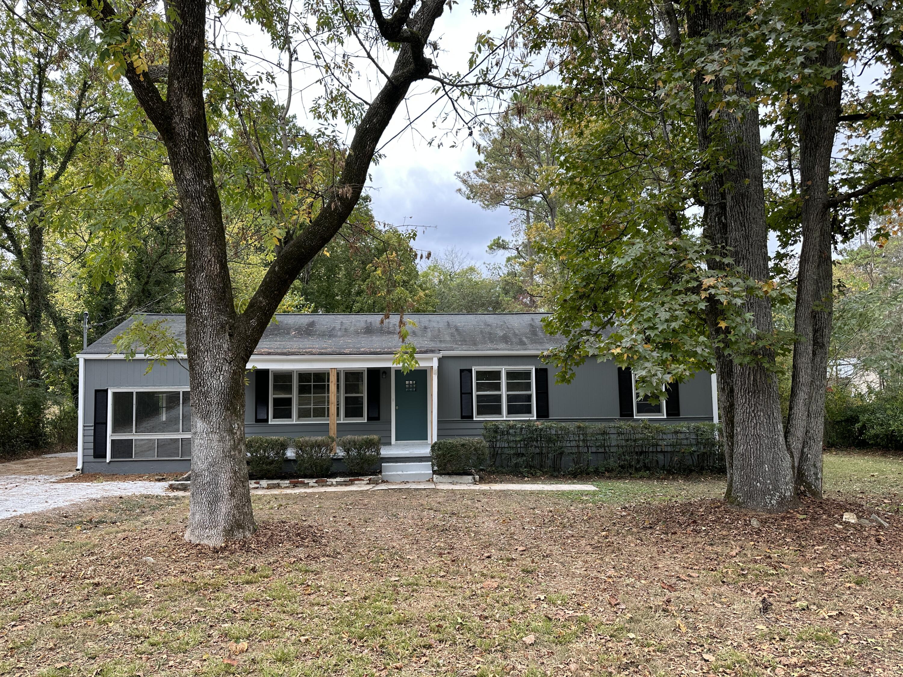 939 Julian Road Chattanooga, TN 37421 - Photo 1 of 22 Font - Main