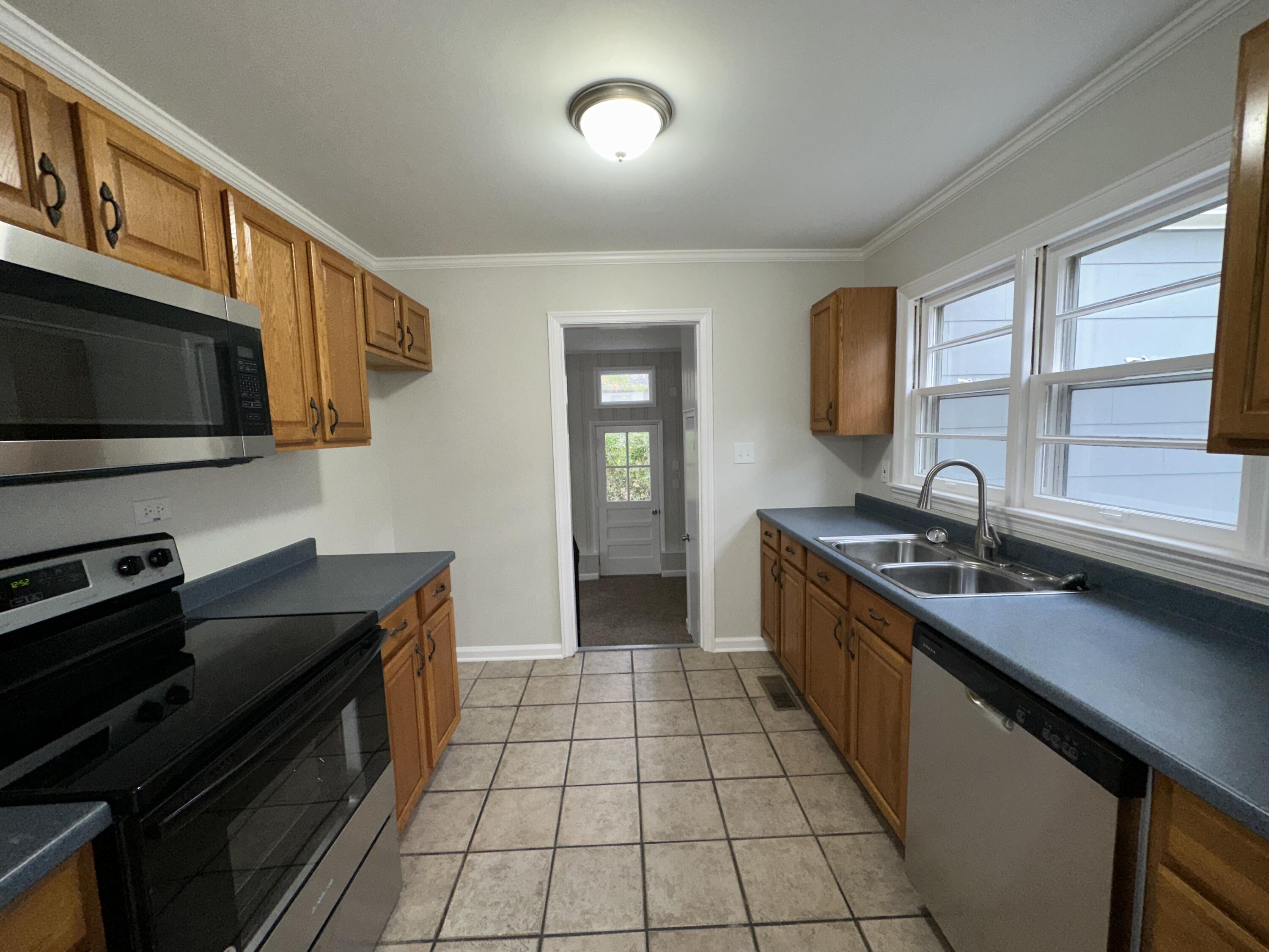 939 Julian Road Chattanooga, TN 37421 - Photo 7 of 22 Kitchen to Family Room