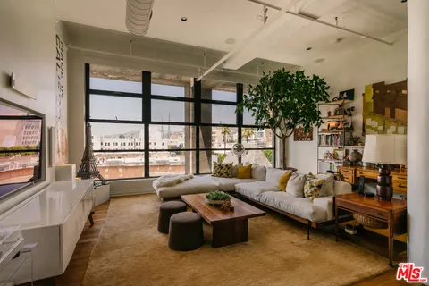 $1,099,999 | 1645 Vine Street, Unit 511, Los Angeles, CA 90028