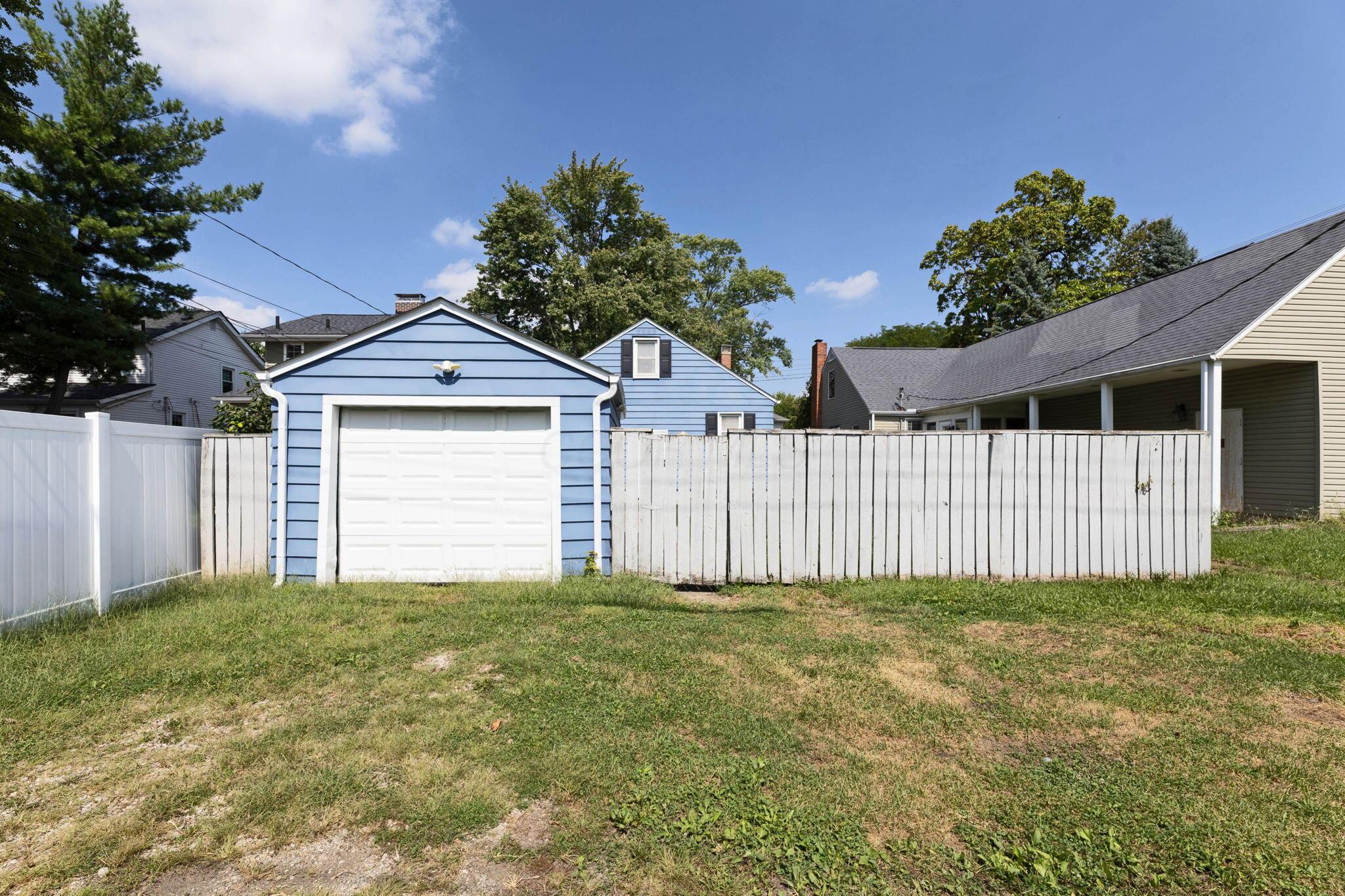 577 East Weber Road Columbus, OH 43202 - Photo 30 of 35 Garage & Extra Parking
