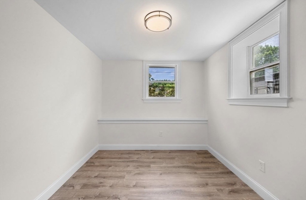 22 Abbott Road Waltham, MA 02452 - Photo 7 of 36