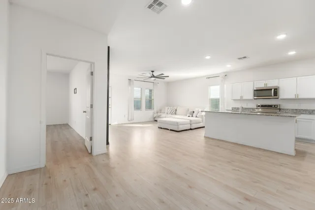 $2,750 | 8133 South 64th Lane, Laveen, AZ 85339