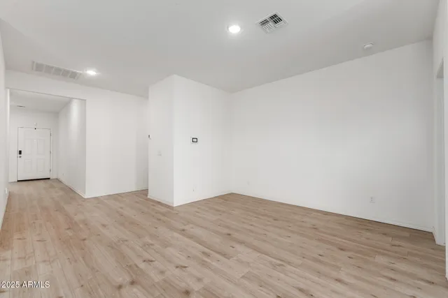 $2,750 | 8133 South 64th Lane, Laveen, AZ 85339