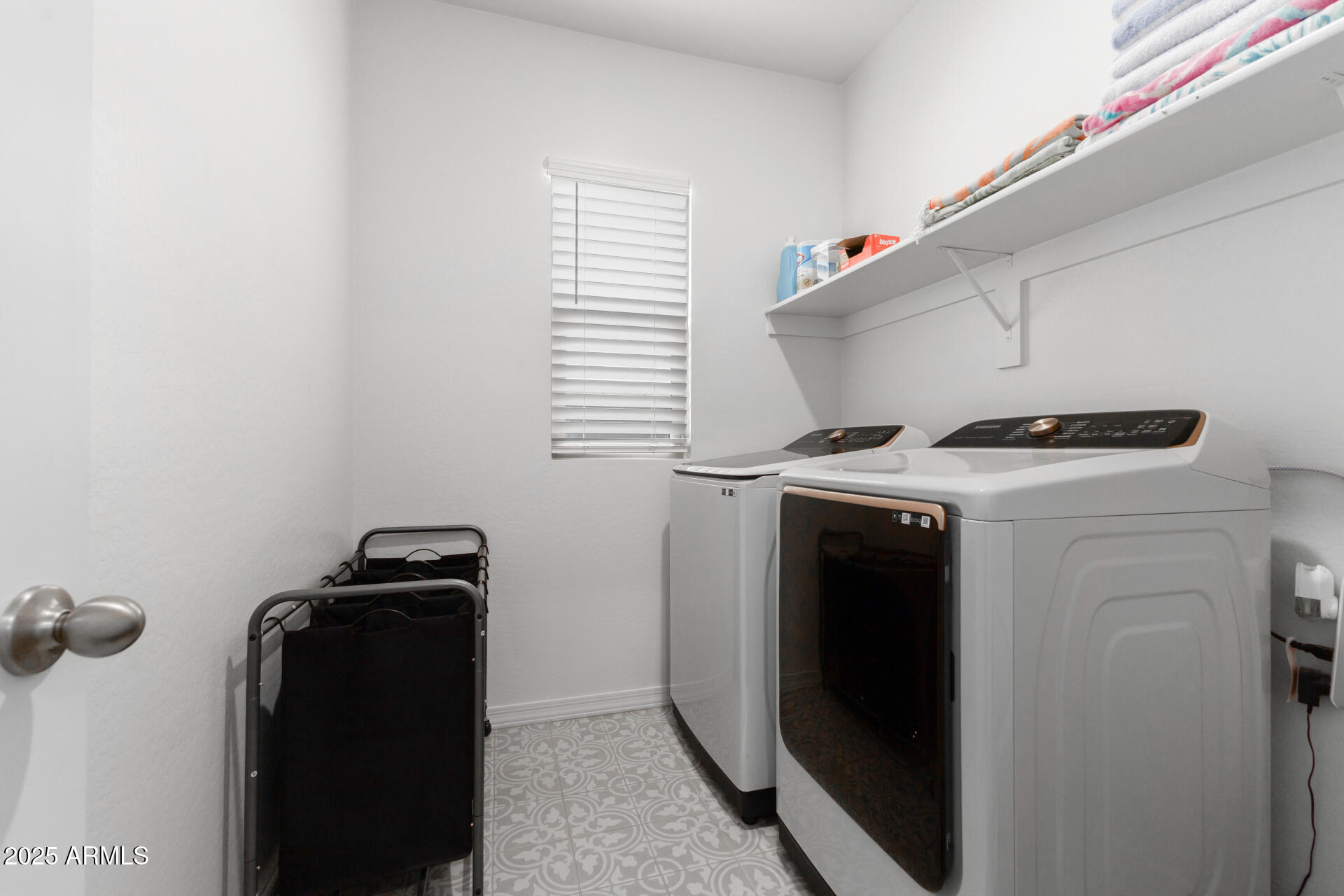 8133 South 64th Lane Laveen, AZ 85339 - Photo 27 of 32 a utility room with dryer and washer