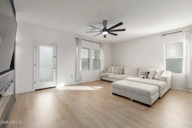 $2,750 | 8133 South 64th Lane, Laveen, AZ 85339