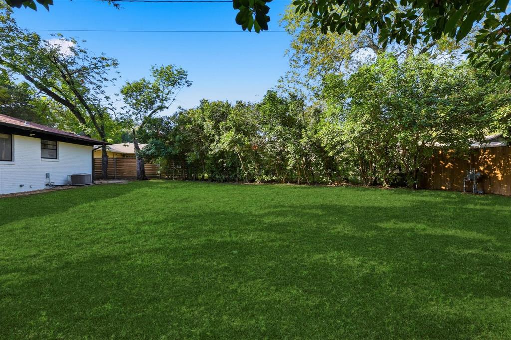 6611 Highgate Lane Dallas, TX 75214 - Photo 35 of 39 View of fenced backyard