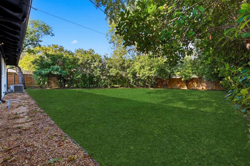 6611 Highgate Lane Dallas, TX 75214 - Photo 36 of 39 View of fenced backyard