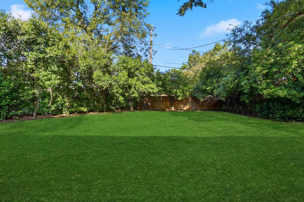 6611 Highgate Lane Dallas, TX 75214 - Photo 38 of 39 View of yard