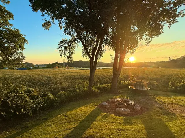 $2,400,000 | 19860 Cottagewood Road, Deephaven, MN 55331