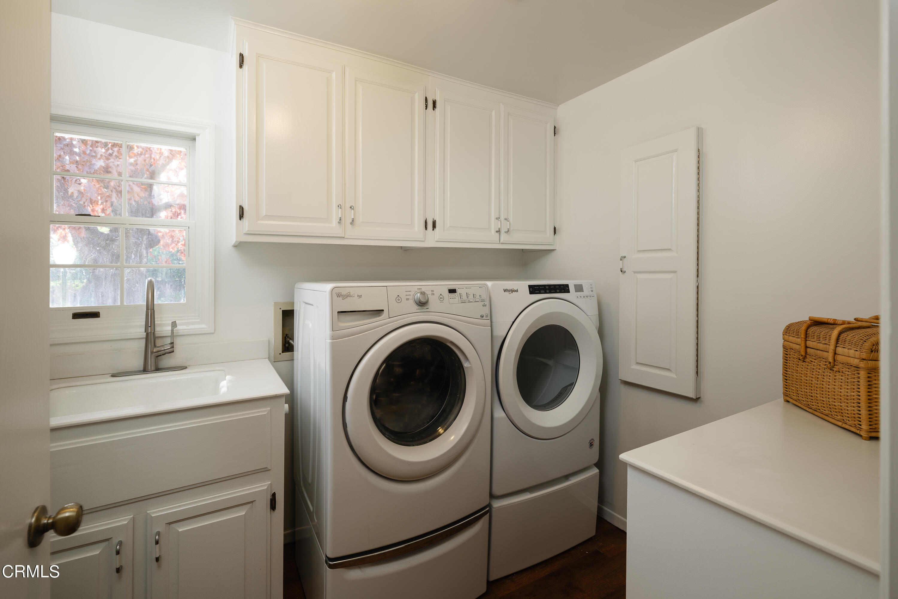 525 Verner Circle Arcadia, CA 91006 - Photo 25 of 45 a utility room with dryer and washer