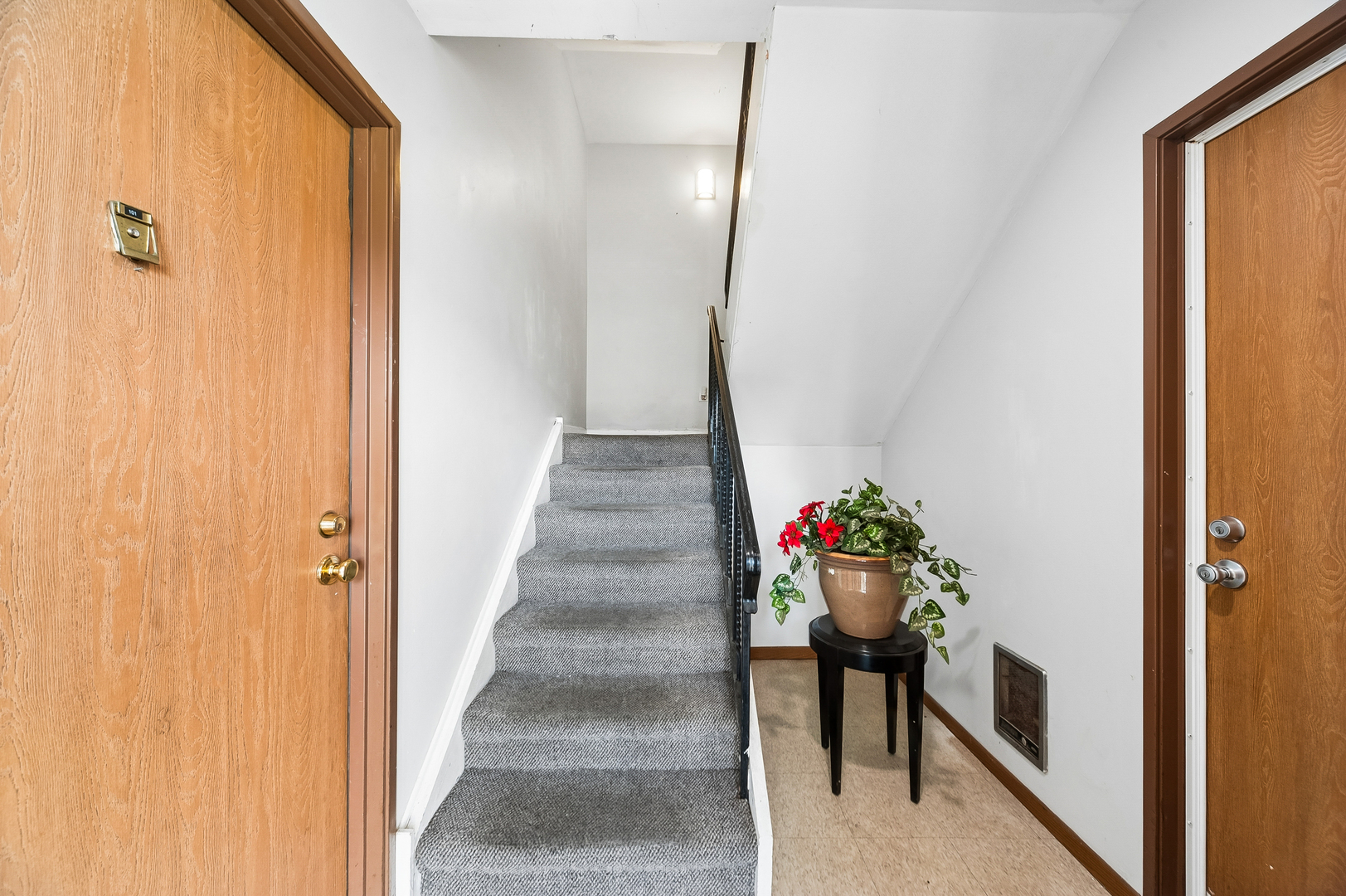10337 B Dearlove Road Glenview, IL 60025 - Photo 2 of 25 Gallery Image 2