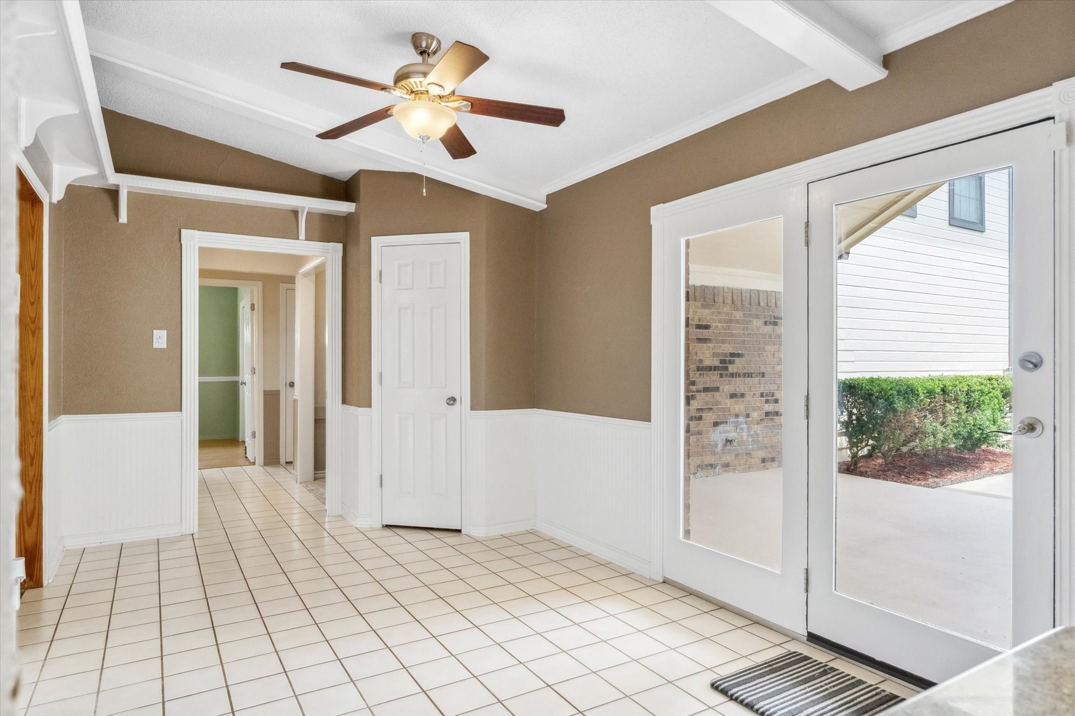 302 Erwin Street Edgewood, TX 75117 - Photo 16 of 40 a view of an entryway