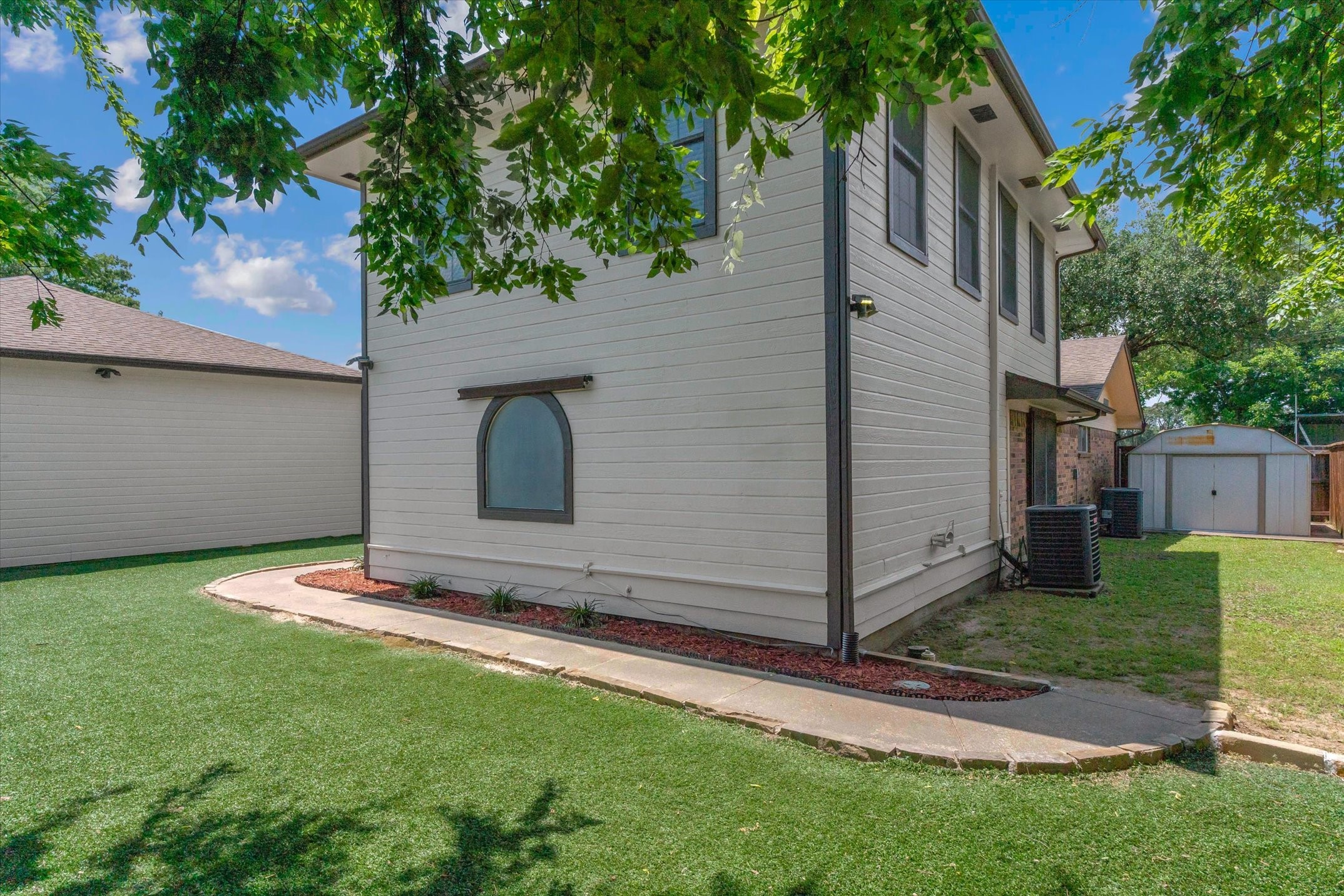 302 Erwin Street Edgewood, TX 75117 - Photo 5 of 40 front view of a house with a yard