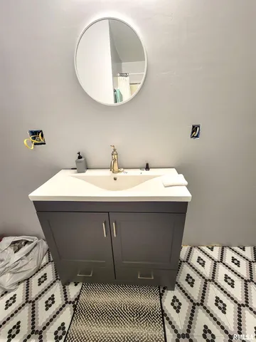 $55,000 | 334 East 4th Street, Flora, IL 62839