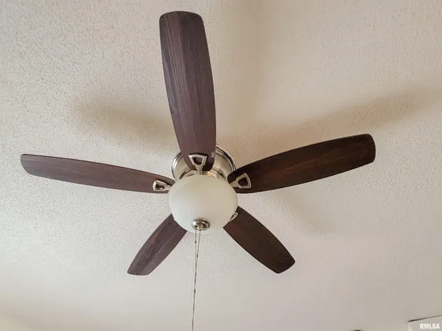 $55,000 | 334 East 4th Street, Flora, IL 62839