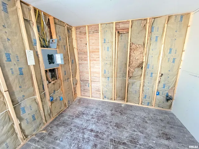 $55,000 | 334 East 4th Street, Flora, IL 62839