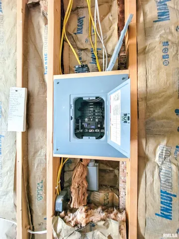 $55,000 | 334 East 4th Street, Flora, IL 62839