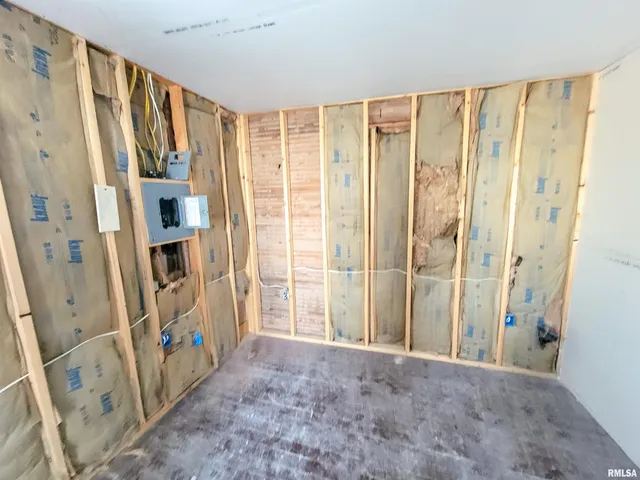 $55,000 | 334 East 4th Street, Flora, IL 62839